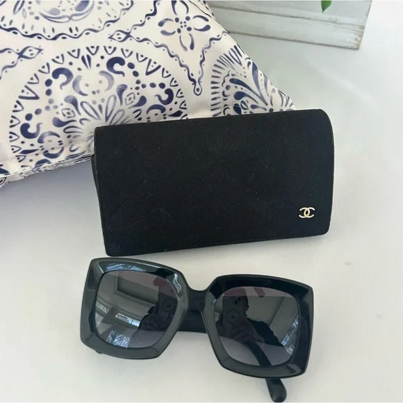 Chanel | Women’s Black Sunglasses – Excellent Condition - Picture 1 of 11